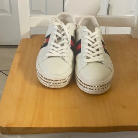 Gucci Sneakers with Red and Blue Accents - Picture 2 of 10